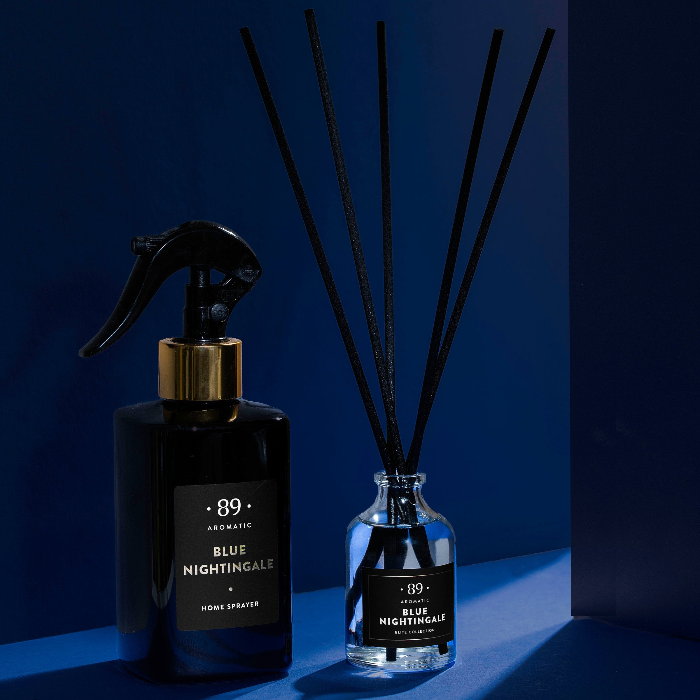 BLUE NIGHTINGALE – SET: Geurstokjes & Luchtverfrisser